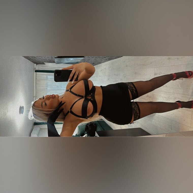 Curvy Goddess cover image