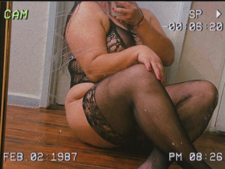 CurvyLatinaVibes cover image