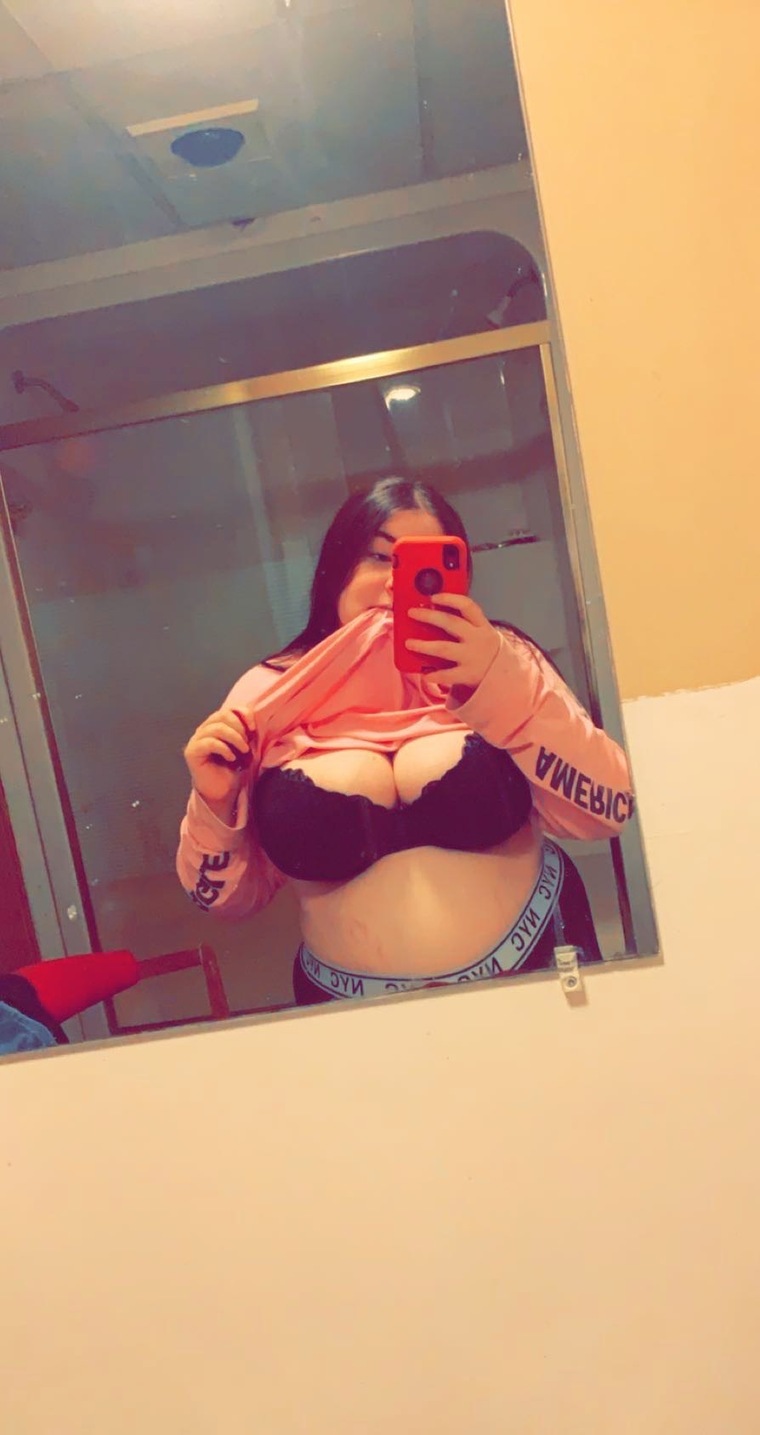 Curvy queen cover image