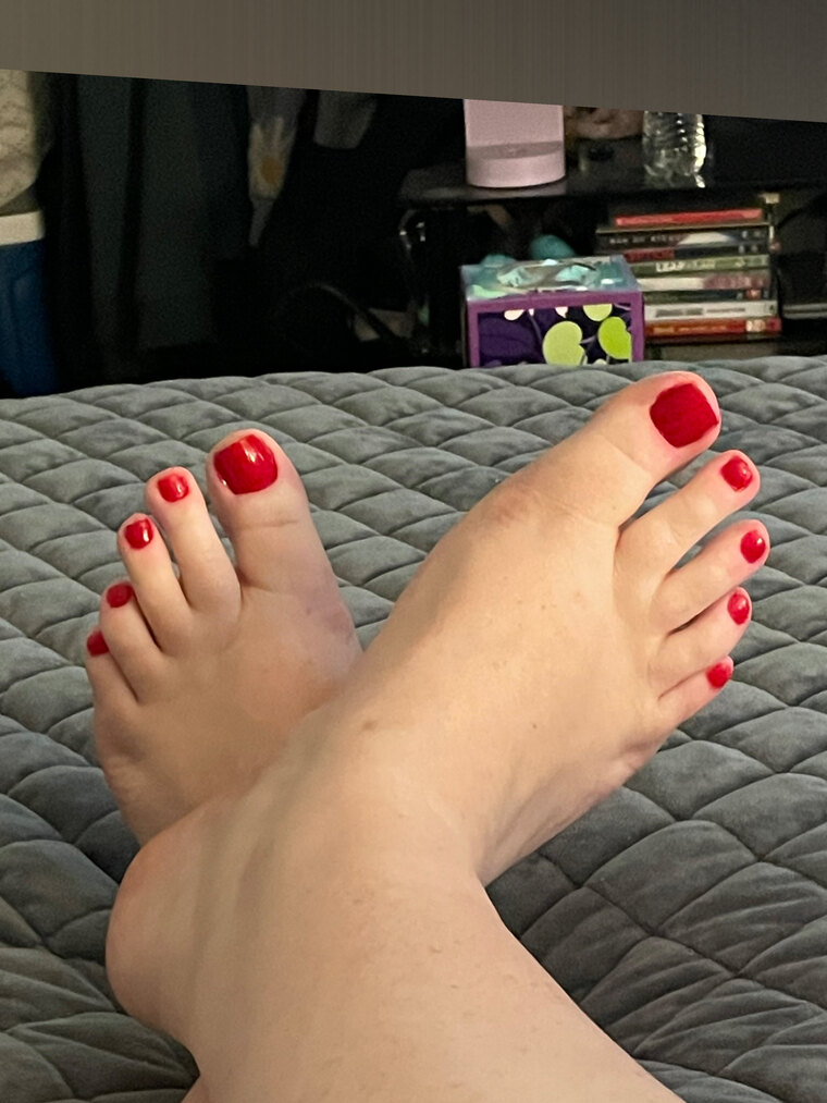 curvyyredhead cover image