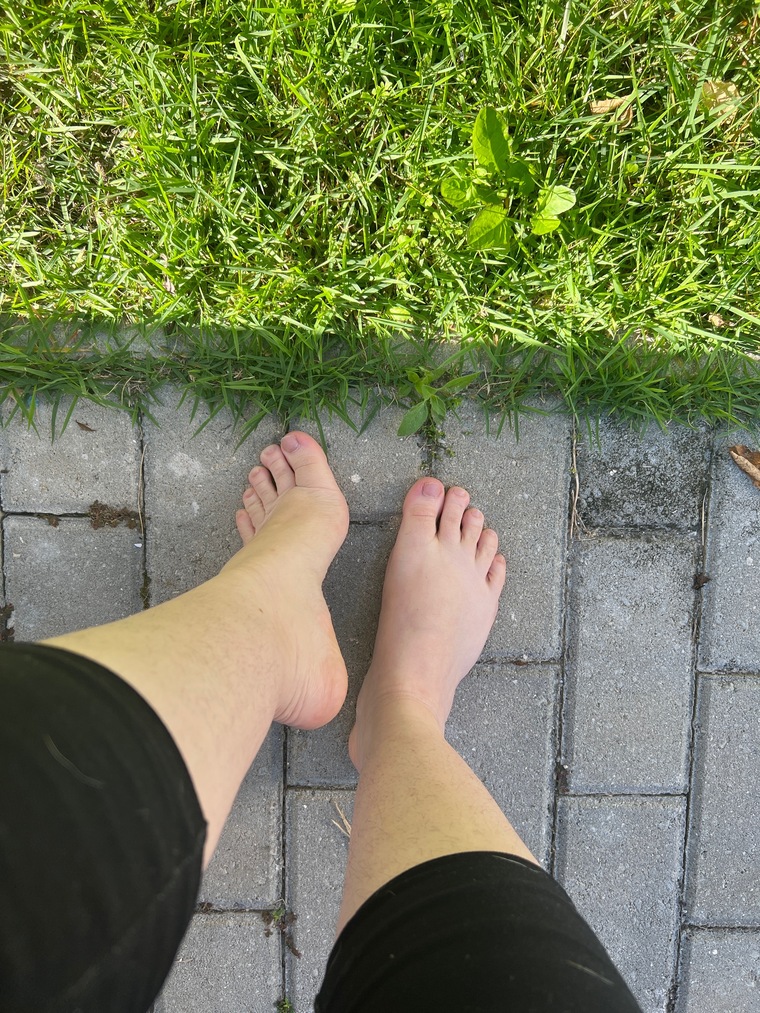 Cute Brazilian Feet π£ banner image