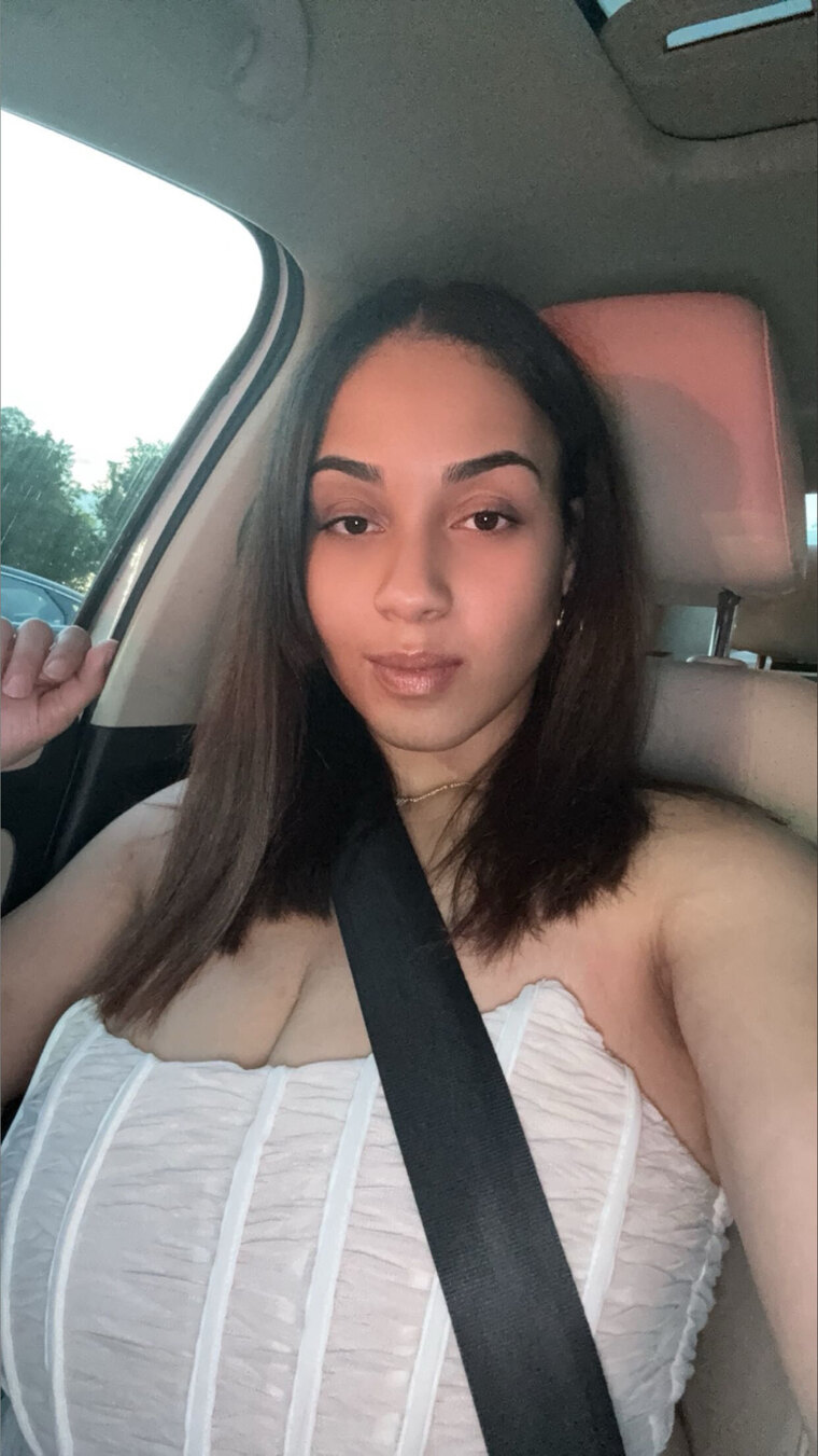 therealxxxcyn 🍒 cover image