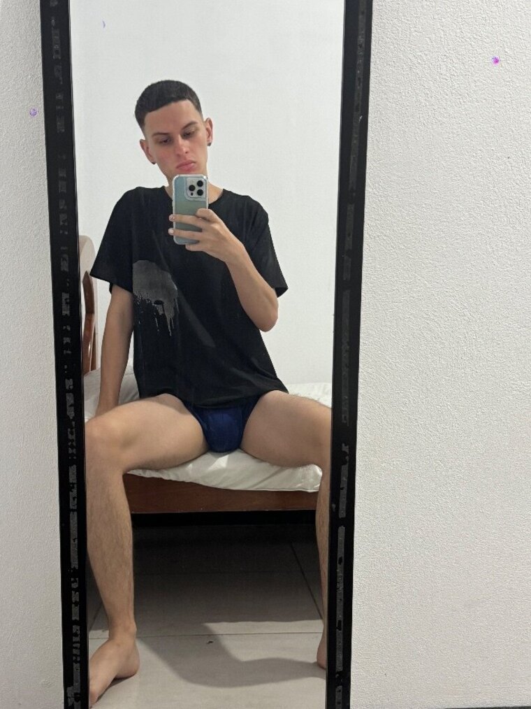 DAMIÁN cover image