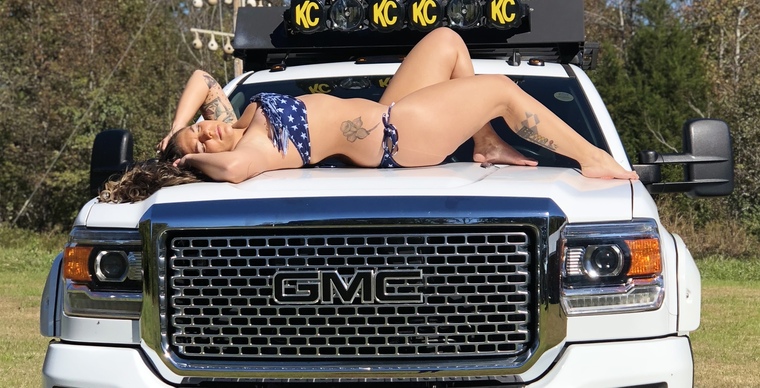 Dani B. 💋 cover image