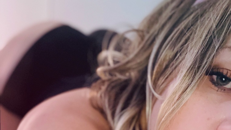 Dee cover image