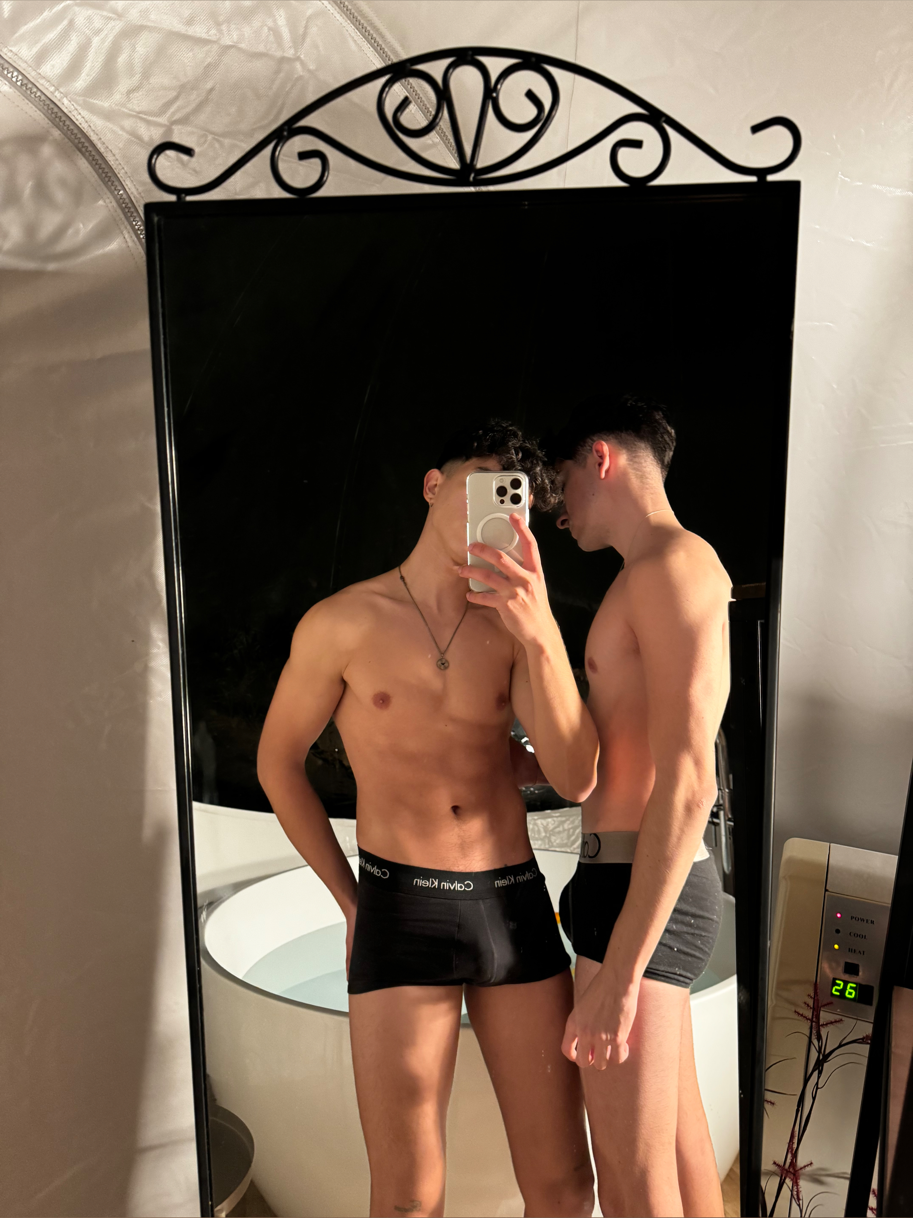 Dave & Mau Free (TOP 0,8%) banner image