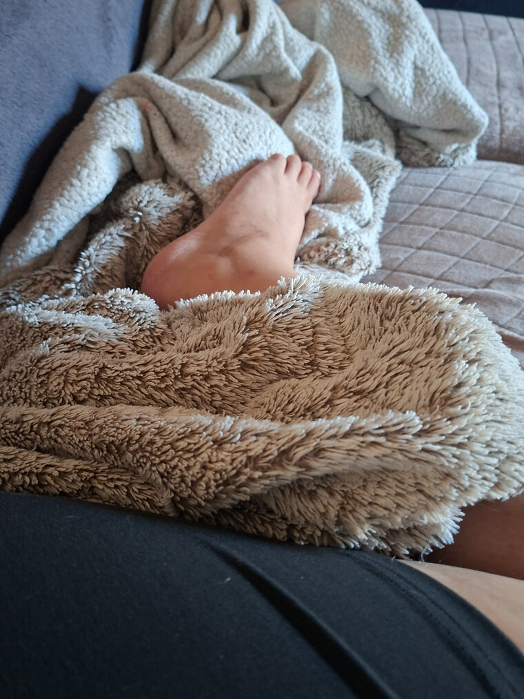 Daymonefeet cover image