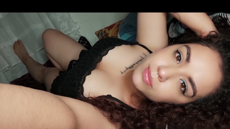 Danniela Báez cover image