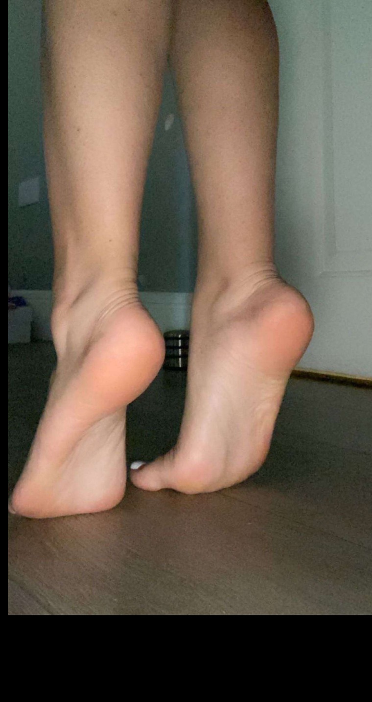 DeeDee.toes cover image