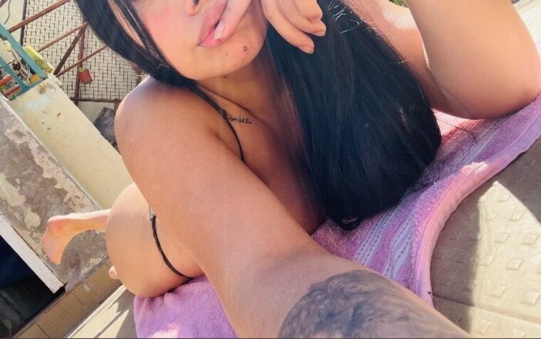 Mia deep squat girl 🏋🏻♀️💦💦🥵🫦 cover image