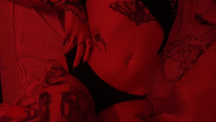 Thais🦴 cover image
