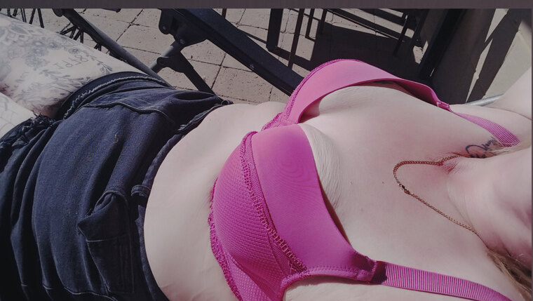 Curvy Aussie banner image