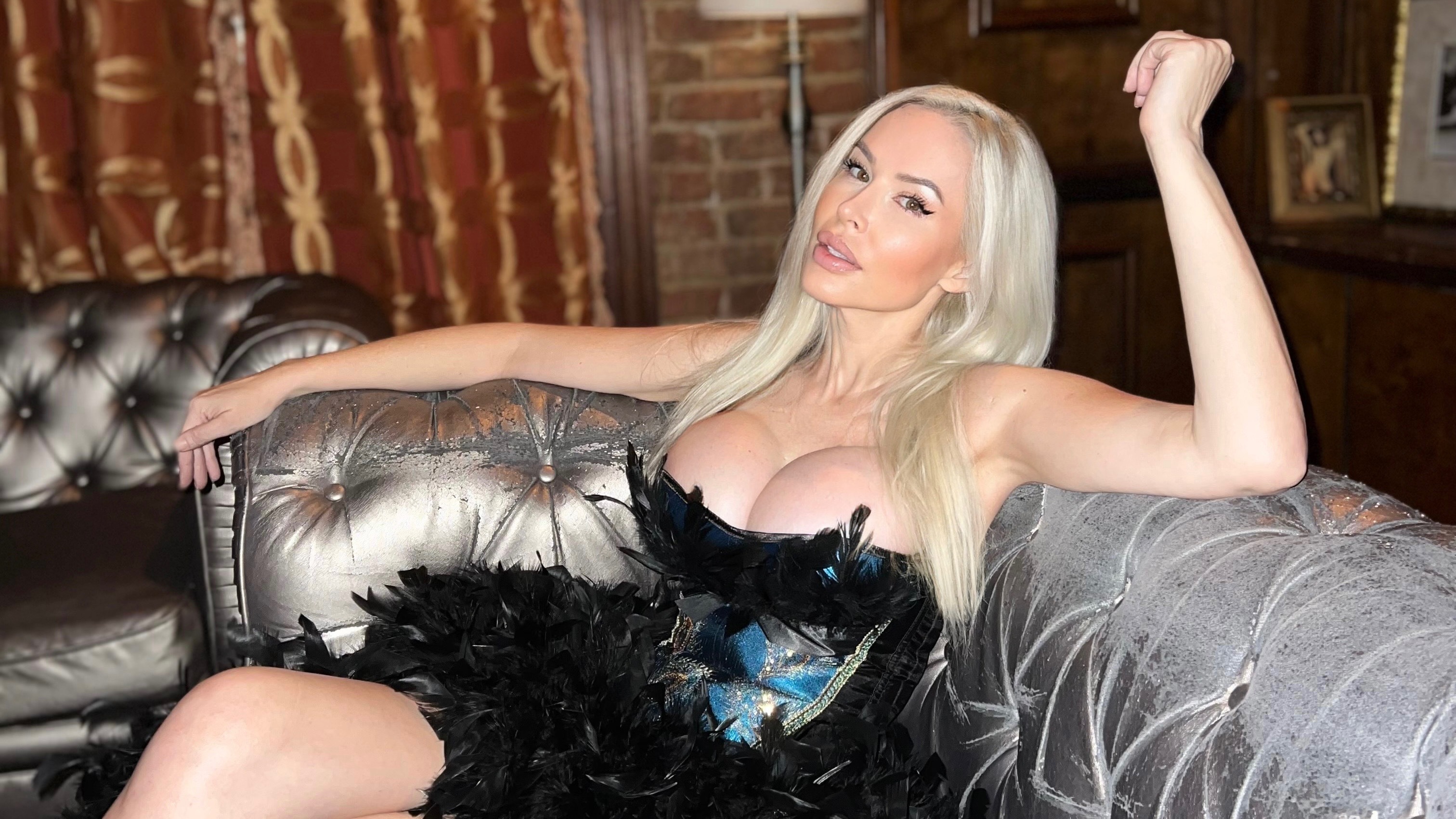 DJ Samantha XO banner image