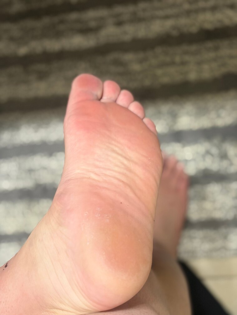 DL Feet cover image
