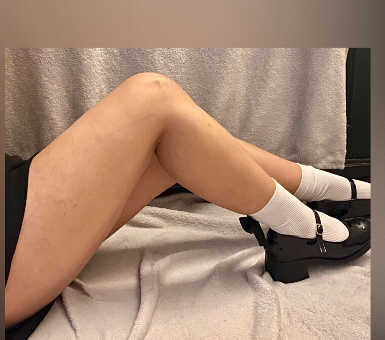 Dollie loves feet cover image