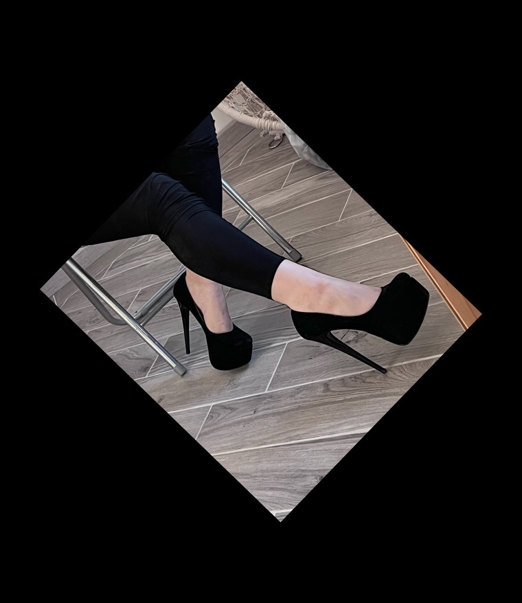Dolly Feet 2022 cover image