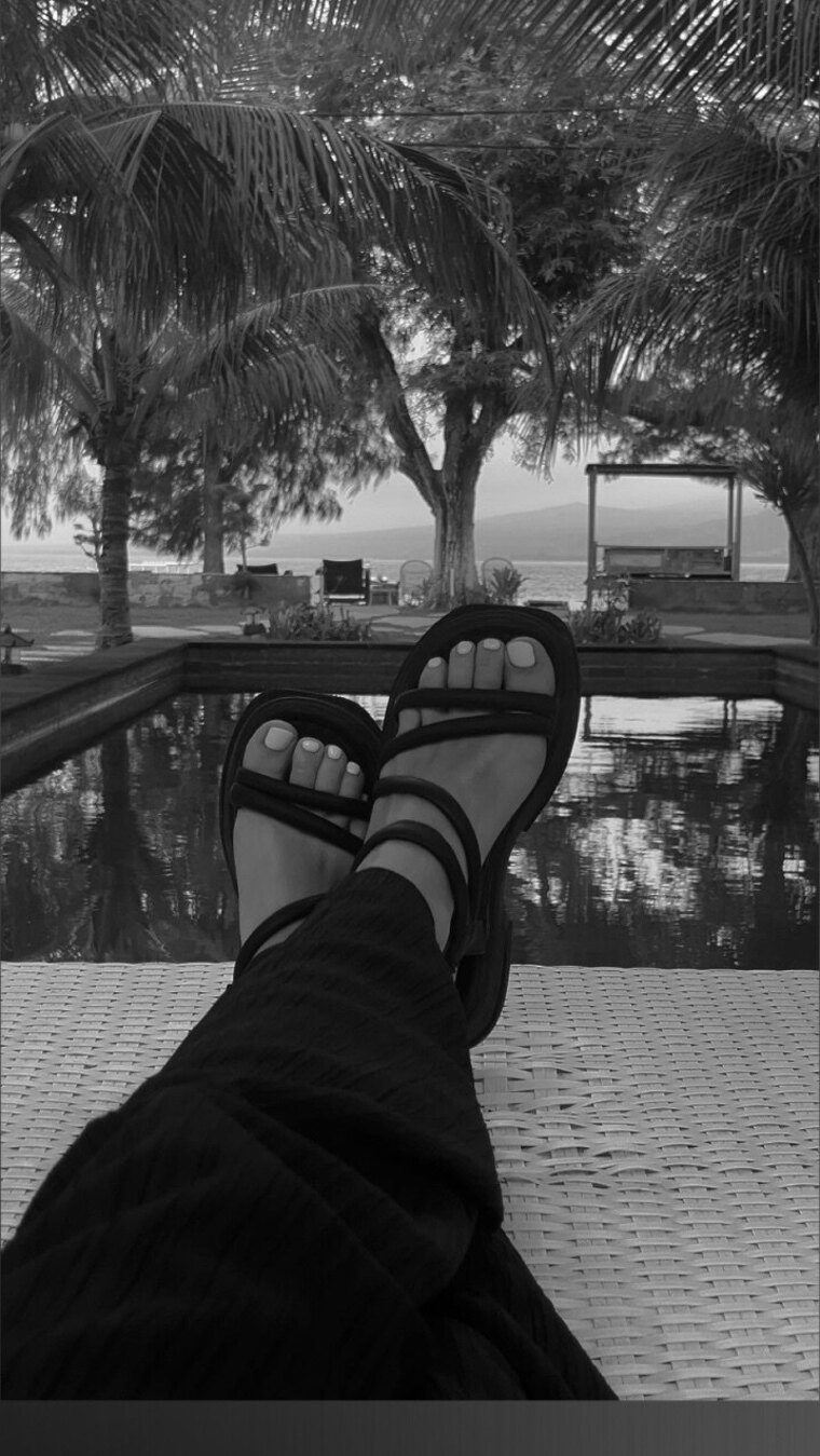 Elegant feet banner image
