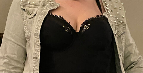 EleganceByLara cover image