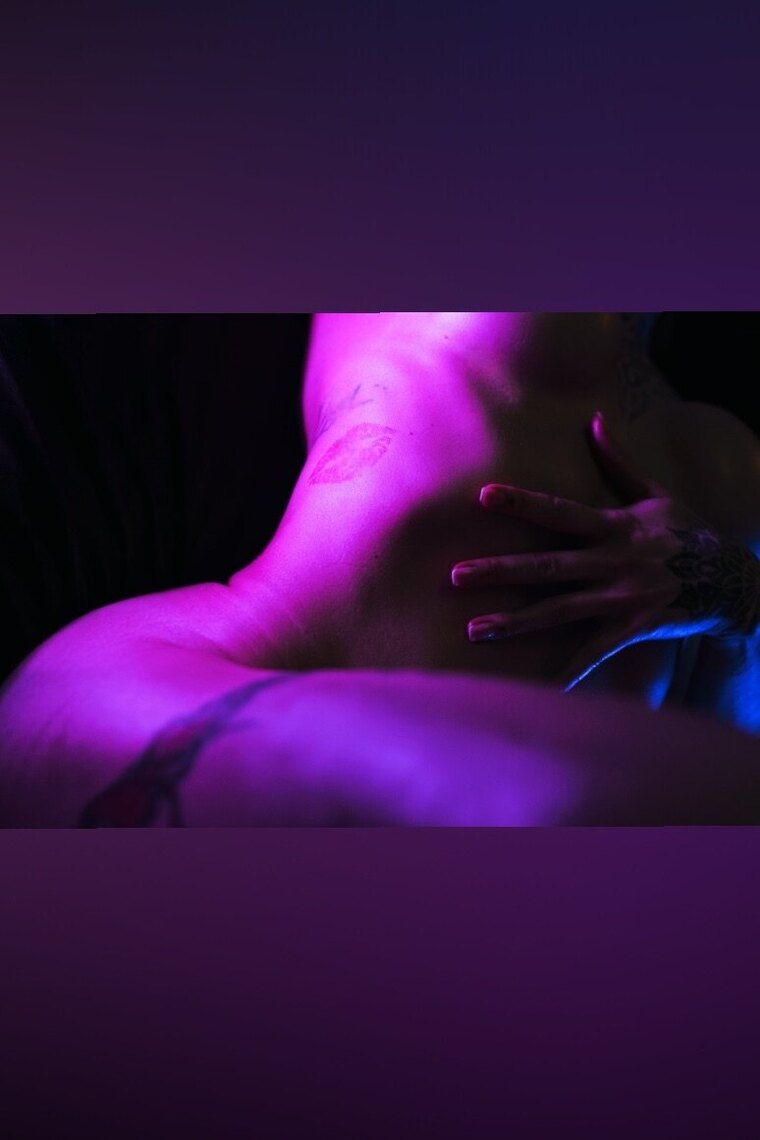 Elena😈 cover image