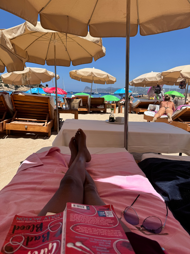 ElegantEbonyFeet87 banner image