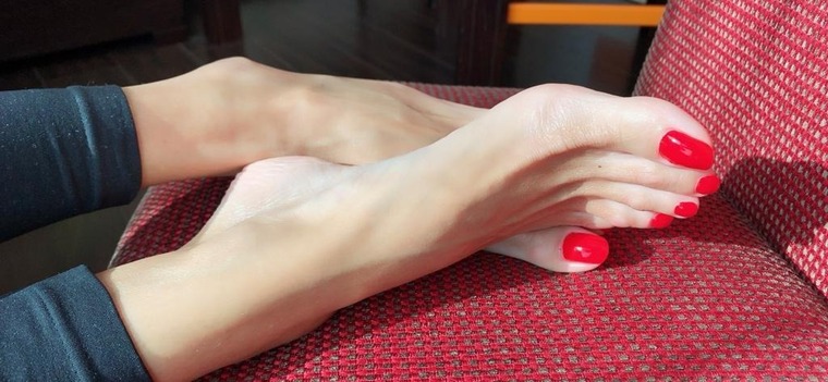 Feet Goddess Elina cover image