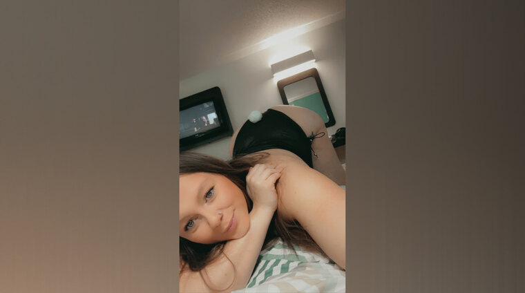 Ella 😈 cover image