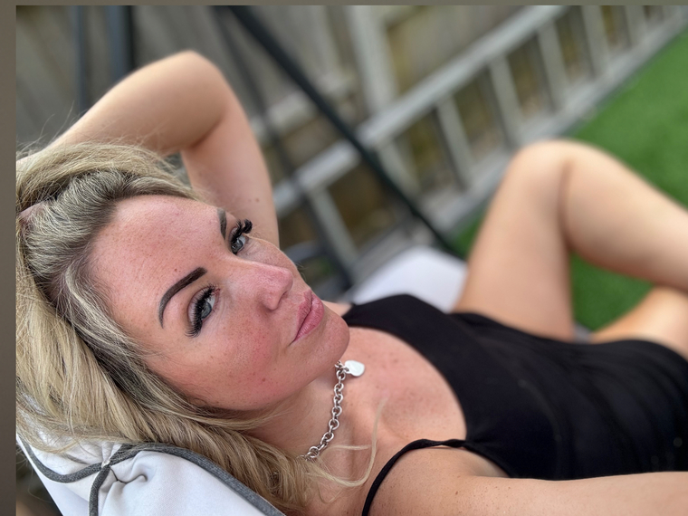 Ellen Blonde XXX cover image