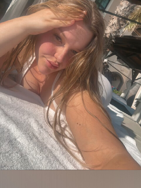 Ellie B 💦 cover image