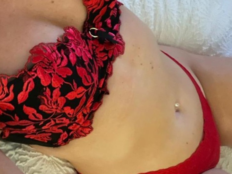Ellie..x ππ¦π naughtier than your gf banner image