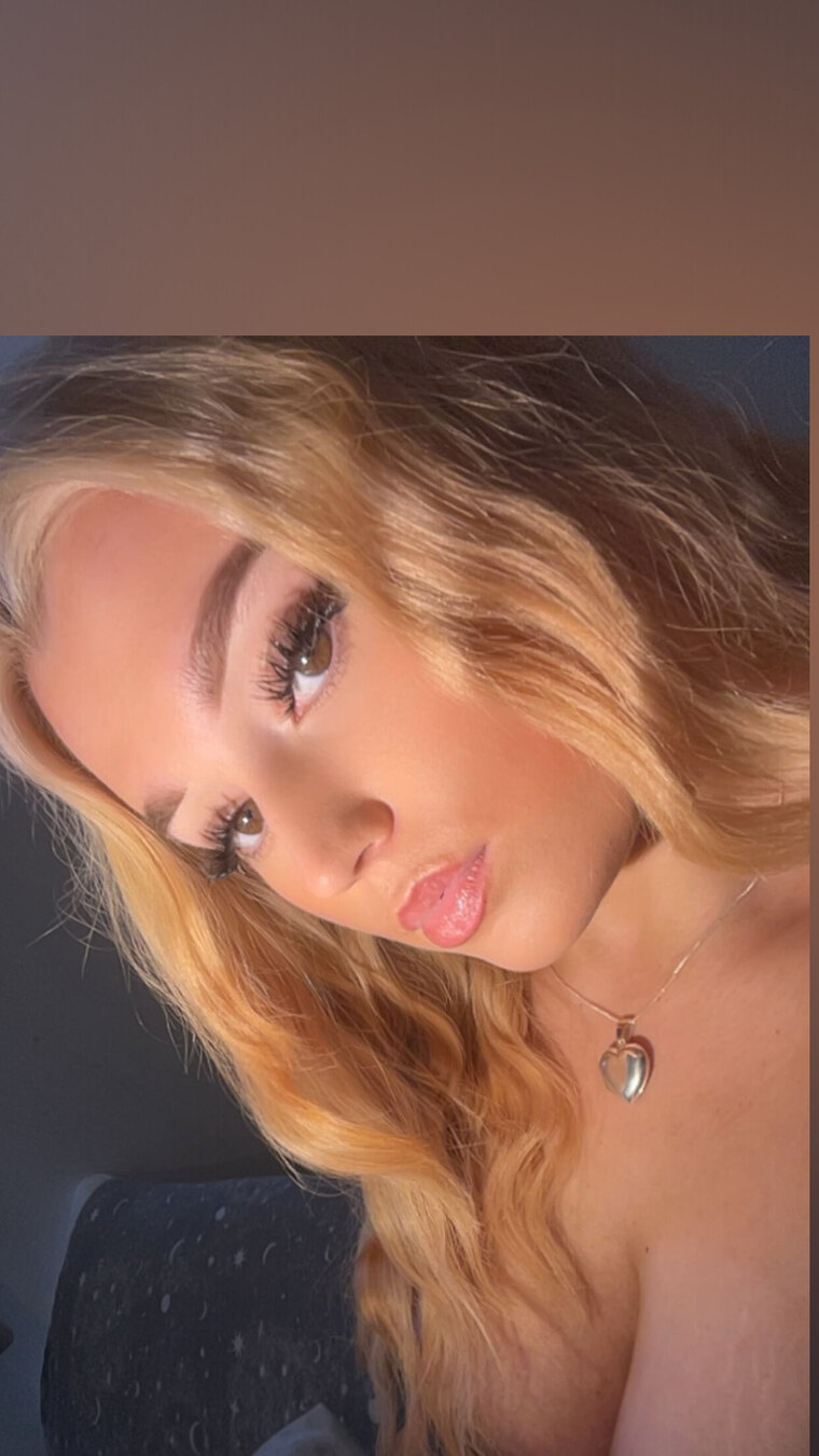 Tinyblonde banner image