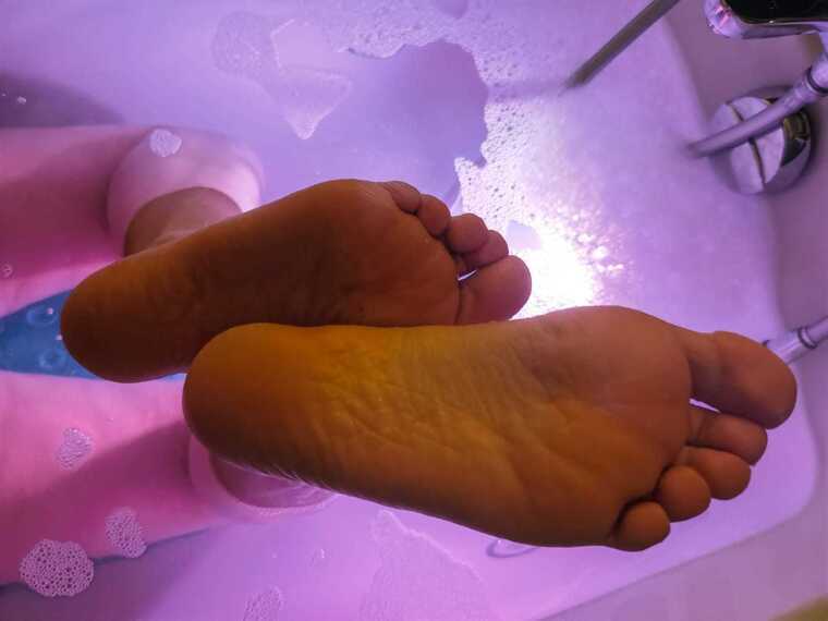 Elly_feet banner image