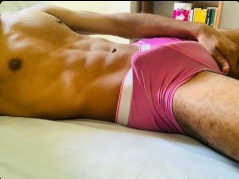 El man de la cota banner image