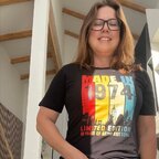 Emily 50 and single 💖 portrait