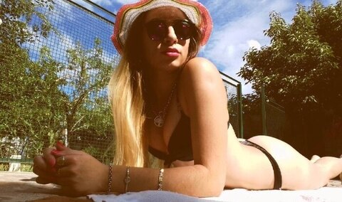 Emilybomb💣🔥 cover image