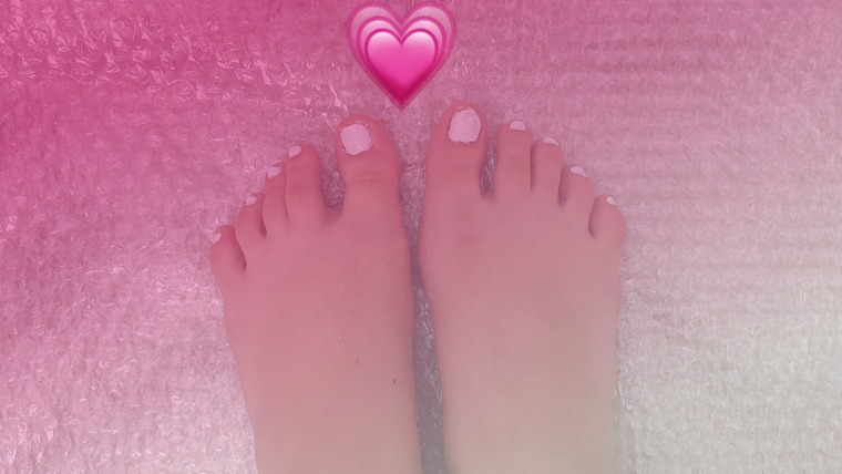 En los pies de Dorothy👣 cover image