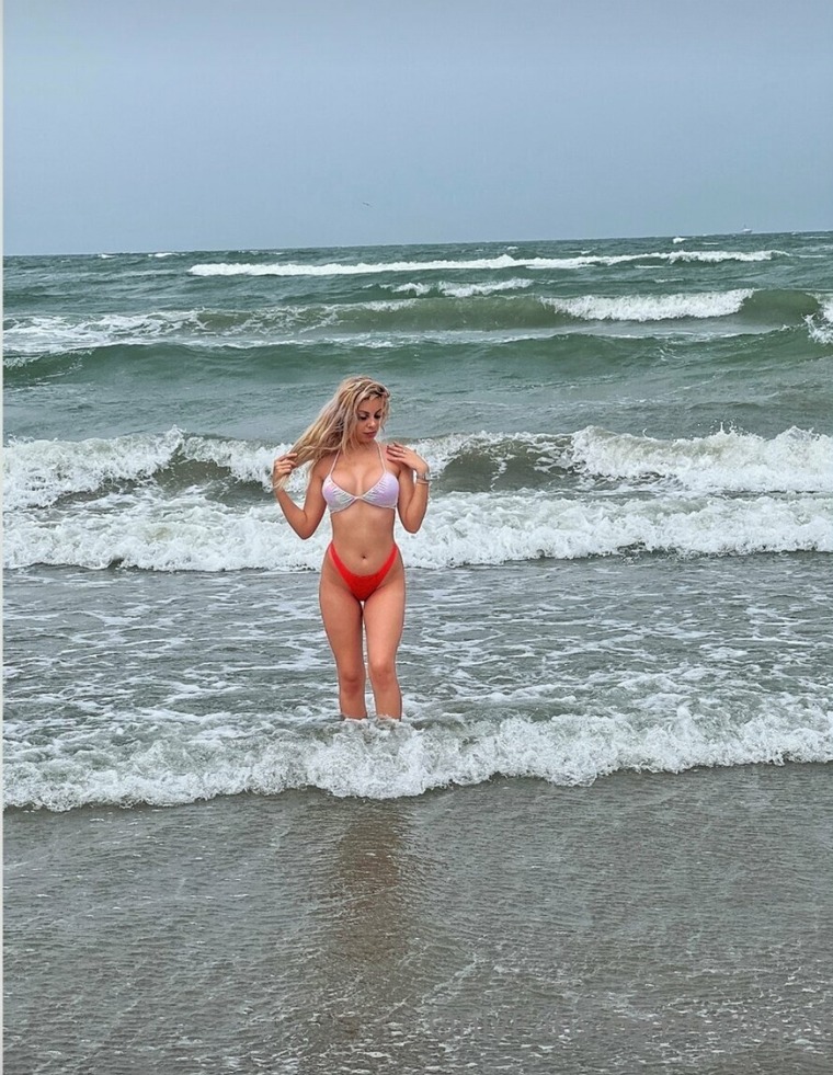 Erika Lee 👙 banner image