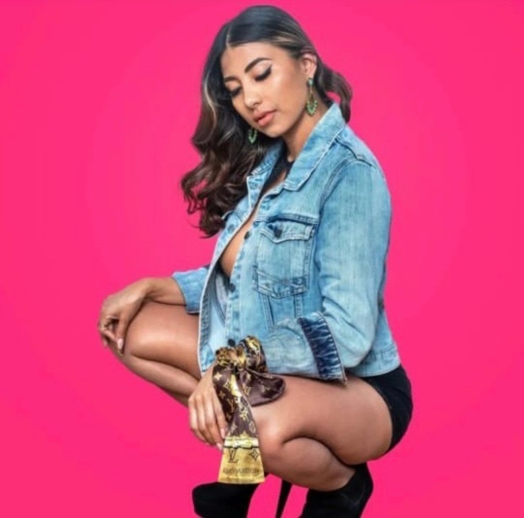 Estefany Intriago cover image