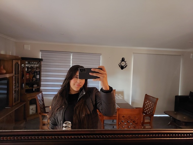 Mia🦋 cover image