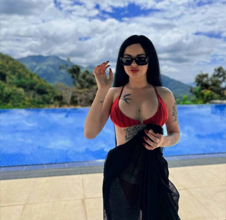 Eva 🦋 banner image