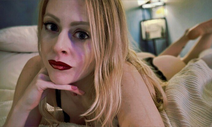 Everly 🩷🖤🩷 banner image