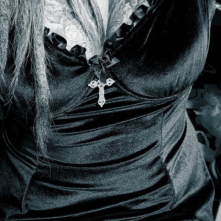 Evie Evers Free banner image