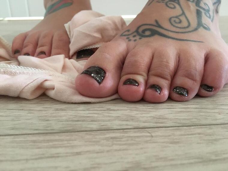 fanfeet cover image