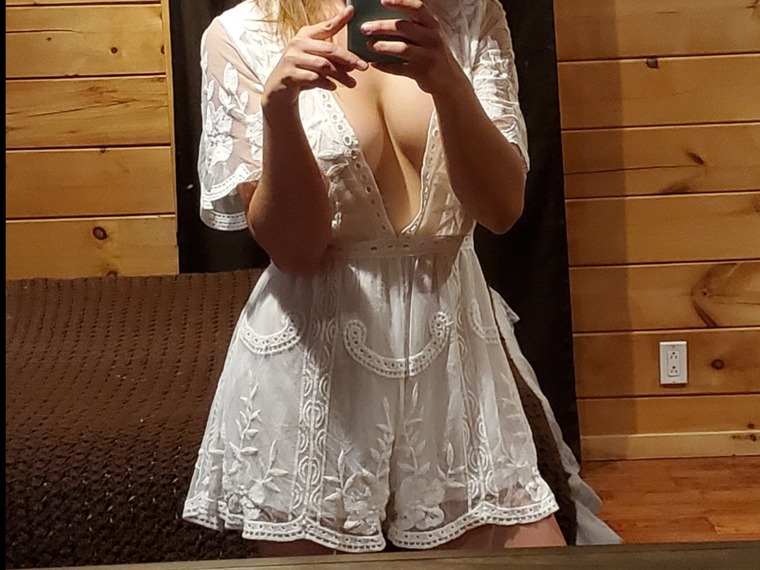 Farm Nurse Britt ✨️ cover image