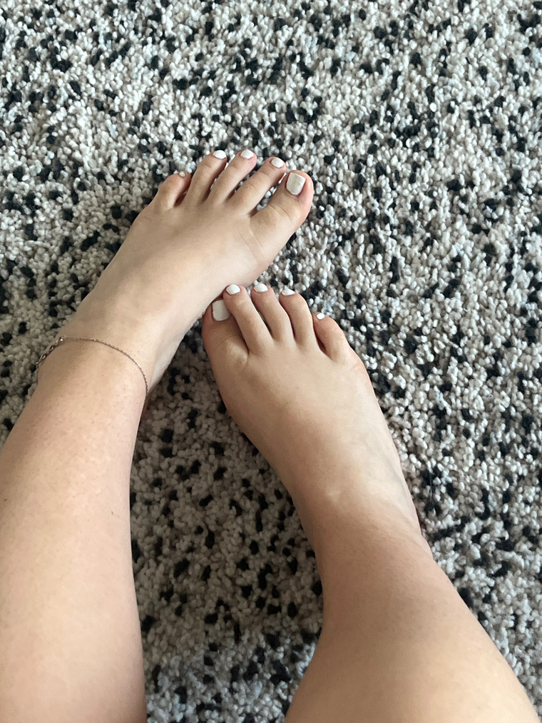 Feetpics cover image