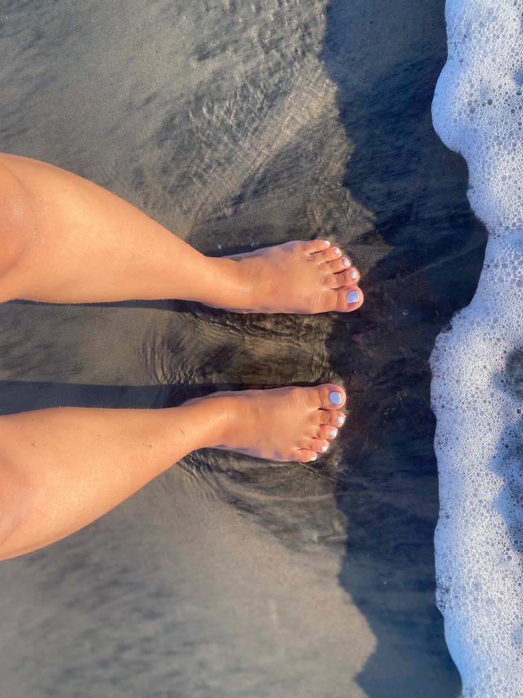 Feet_treats🤤 cover image