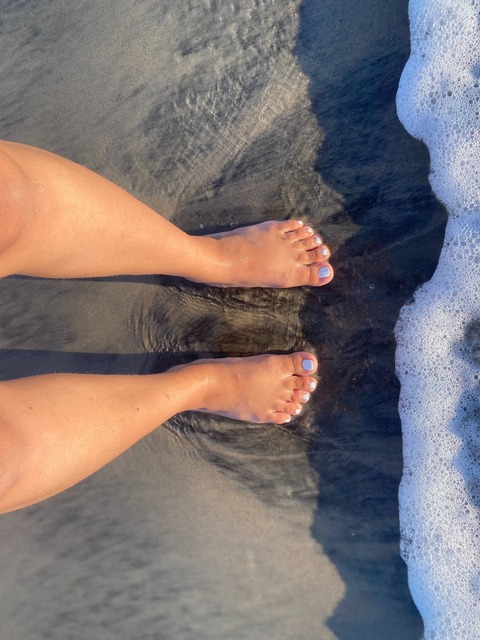Feet_treats🤤 cover image