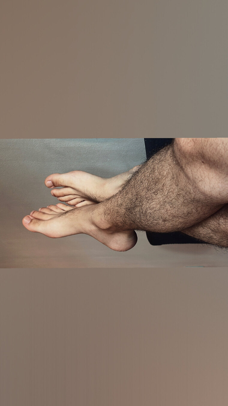 Leo🦶🏻 cover image