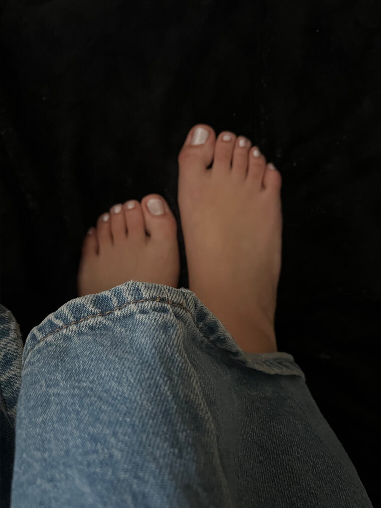 feetcute_lick banner image