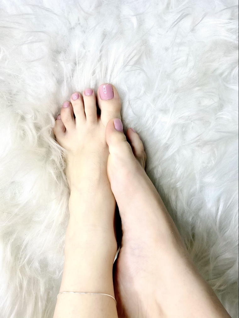 Feetish Isis cover image