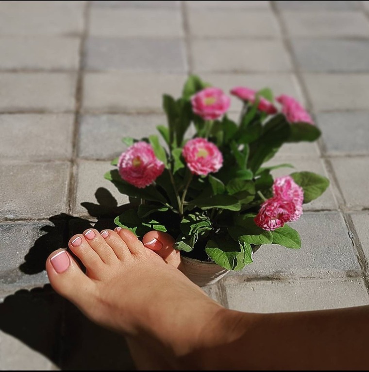 FeetVivian2024 cover image